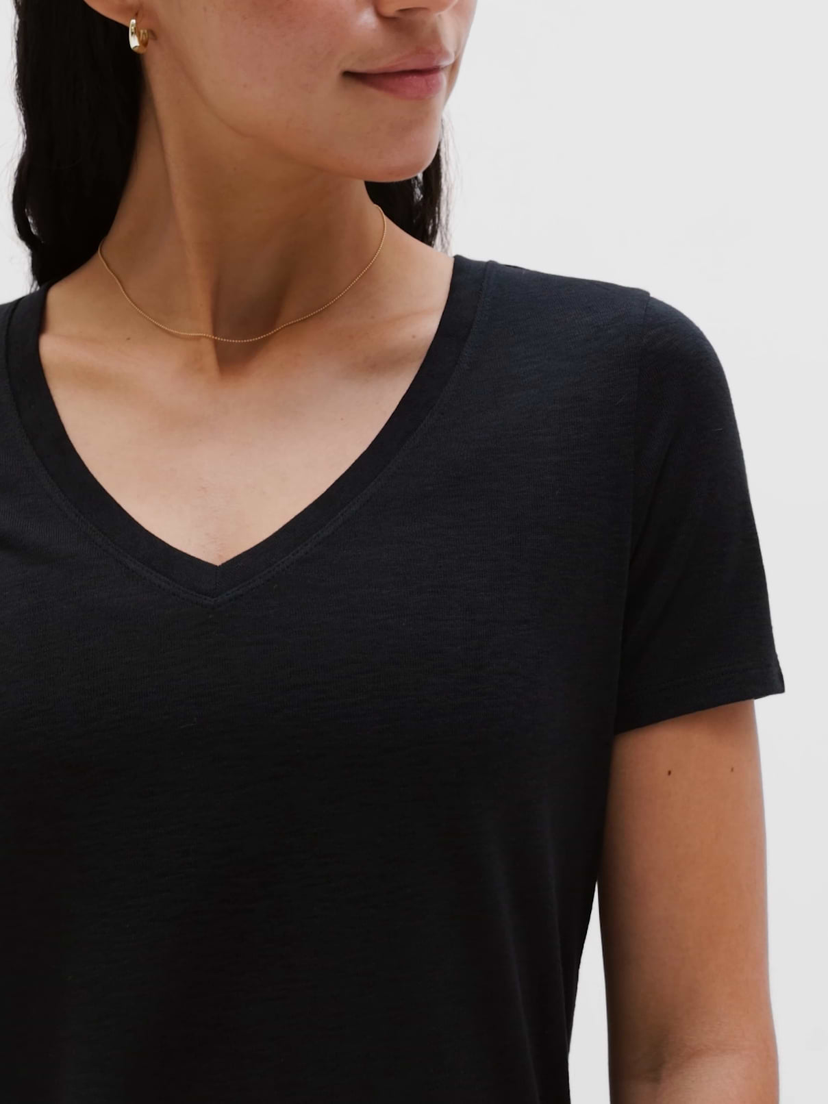 Breezy Scoop V-Neck Tee | Athleta