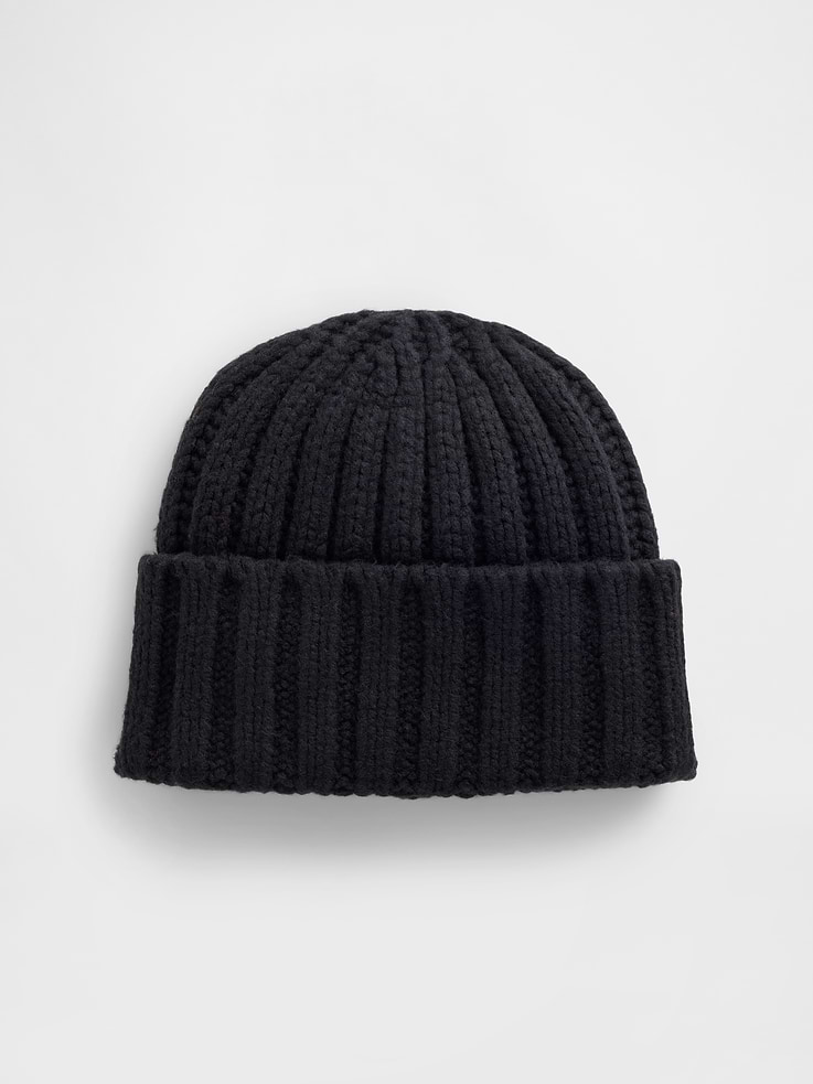 Image 1 of 1, Our bestselling fabric that feels cashmere-soft. Crafted in a midweight plush yarn. Refined with a special brushed technique. It's everyday luxury., Supersoft wide-ribbed knit beanie., Roll cuff., This product was made in a factory that invests in gender equity and women’s empowerment through RISE. Learn more at gapinc.com/equity., Product #820523