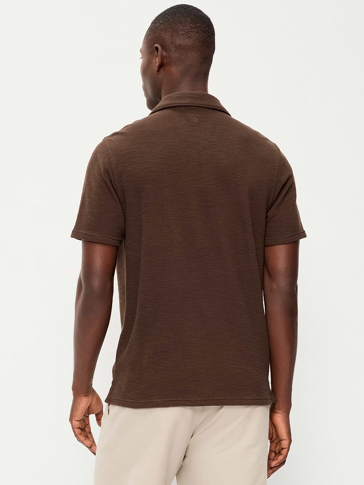 L'image numéro 2 présente Polo texturé en tricot gaufré