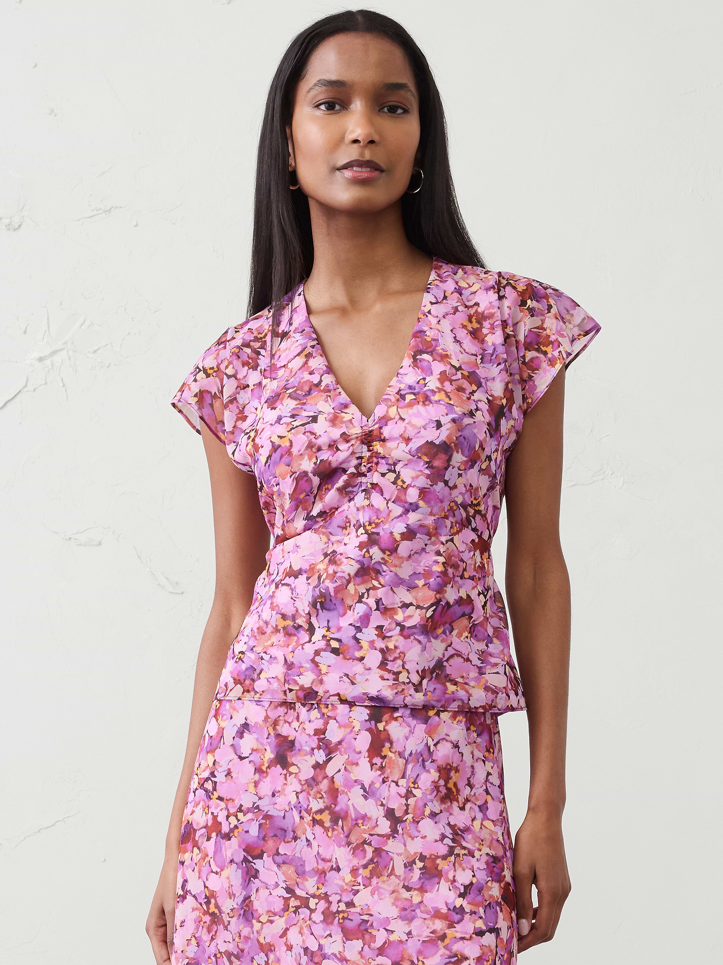 Image 1 of 4, Deep V‑neckline. Cap sleeves., Front ruching., Back waist tie for adjustable fit and definition., Straight hem., Fully lined., Made exclusively for Banana Republic Factory., Product #872447