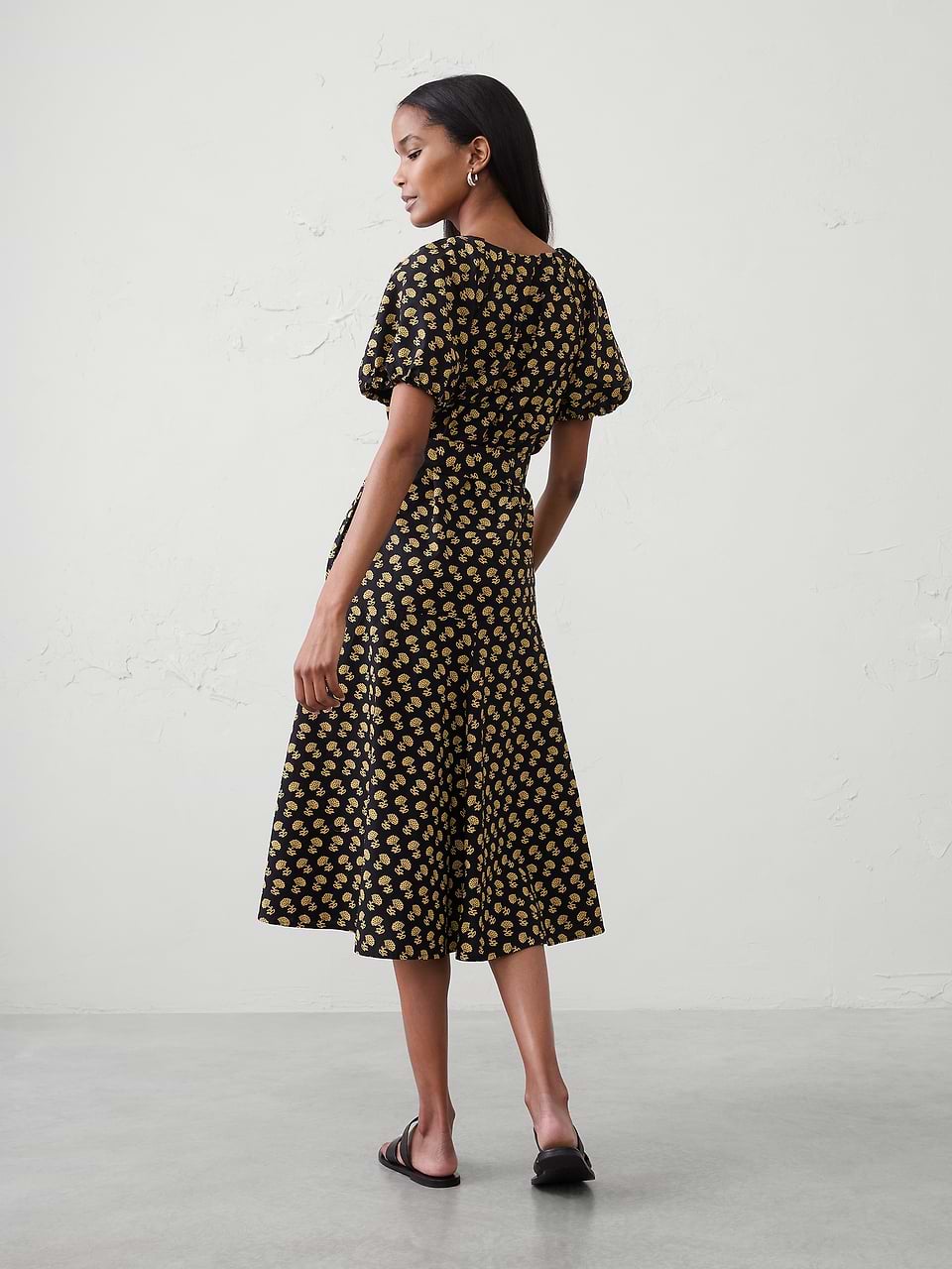 teri jon by rickie freeman scuba gown chiffon overlay dress Jacquard Off The Shoulder Side Drape Color:Navy & Cerulean Floral Web Collection:Date Night La Enceinte Maternity Mock Command attention in this