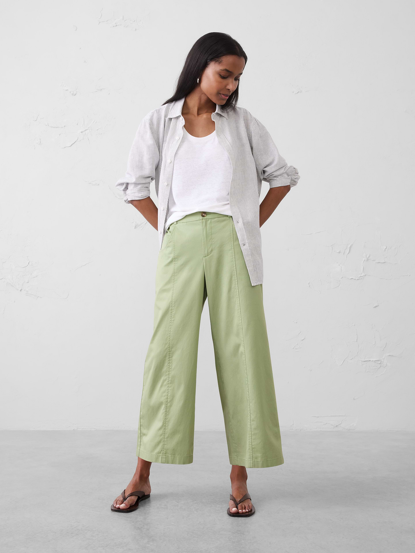 Image number 1 showing, Wide-Leg Mid-Rise Lightweight Twill Cropped Trouser
