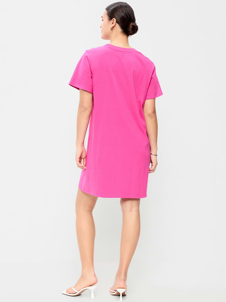 L'image numéro 2 présente Robe t-shirt courte rétro ras du cou