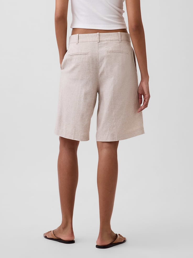Image number 4 showing, 9" Low Rise Linen-Blend Trouser Shorts
