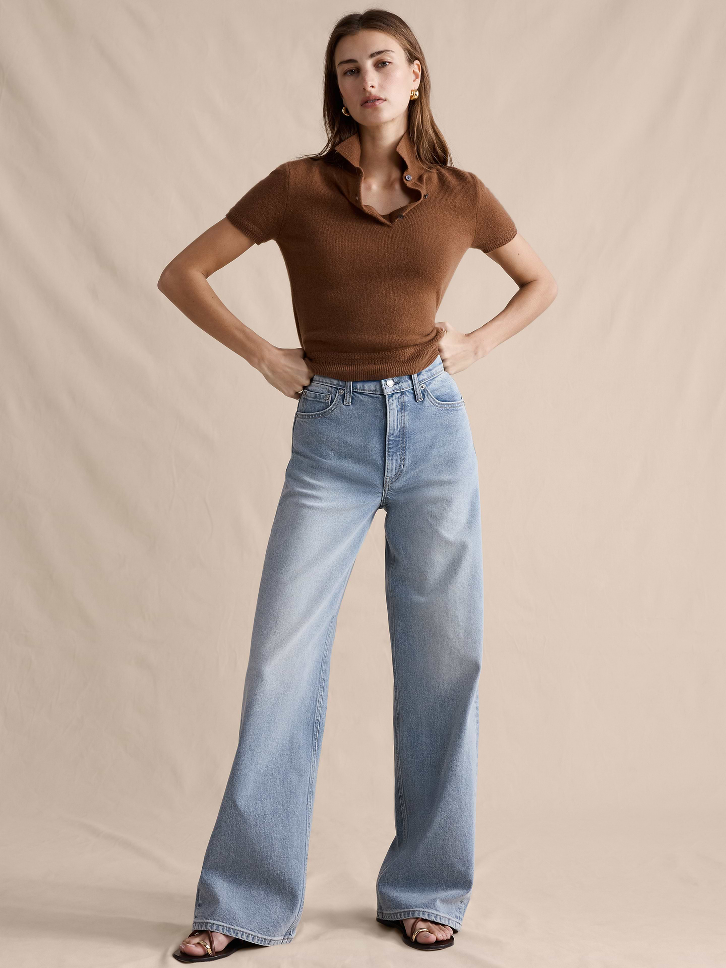 L'image numéro 1 présente Le célèbre jean classique à jambe large
