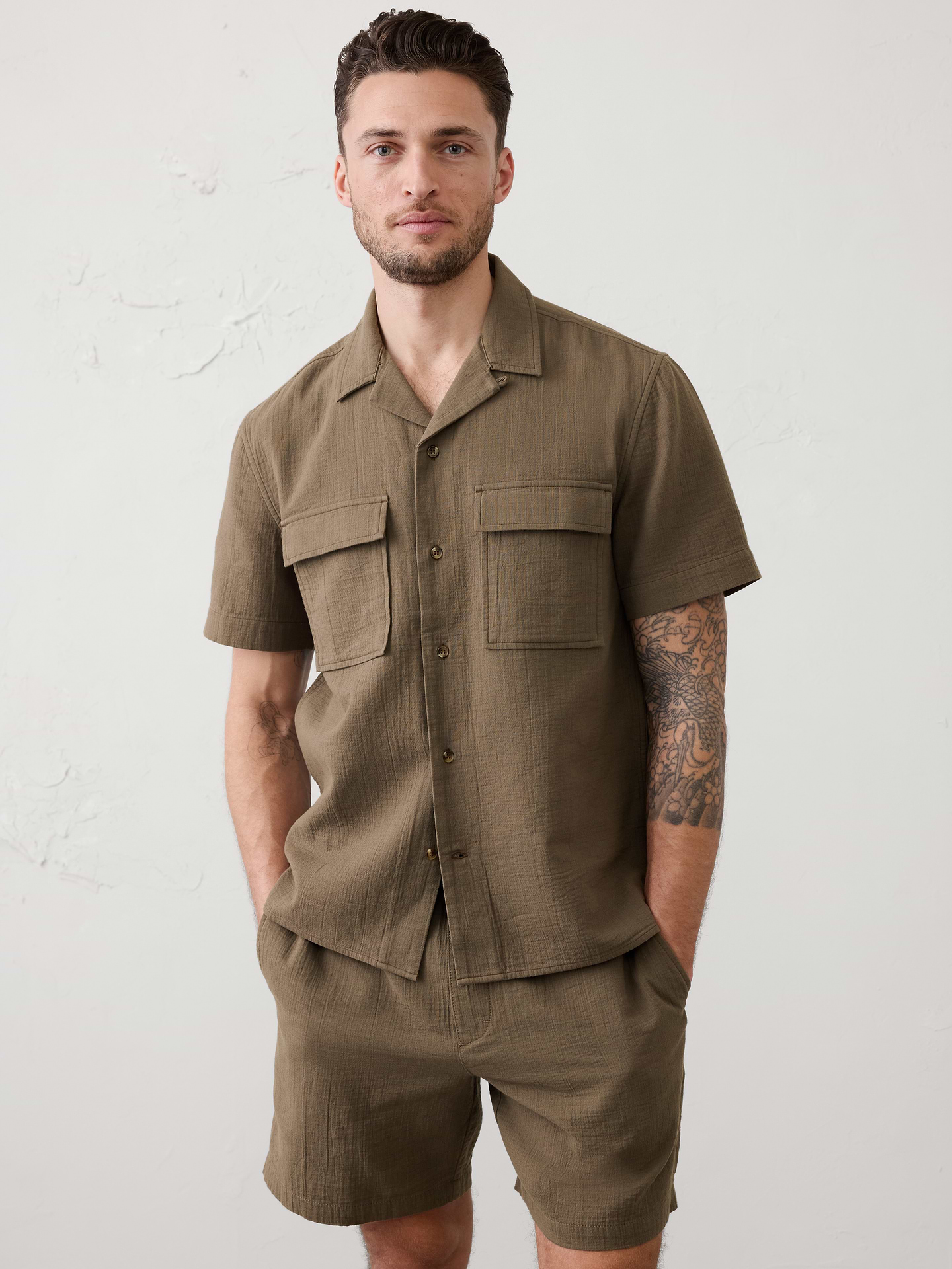 L'image numéro 1 présente Chemise de vacances à double tissage coupe standard