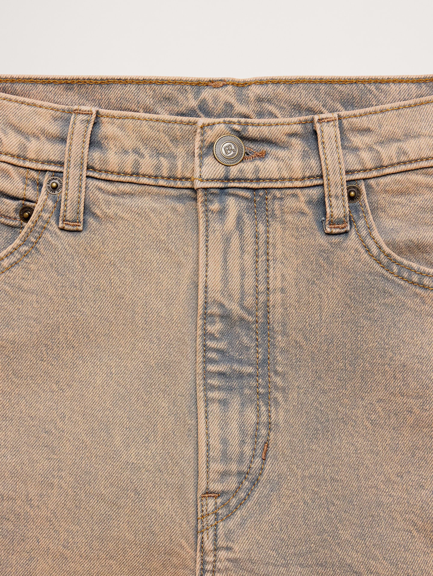 L'image numéro 6 présente Le célèbre jean classique à jambe large