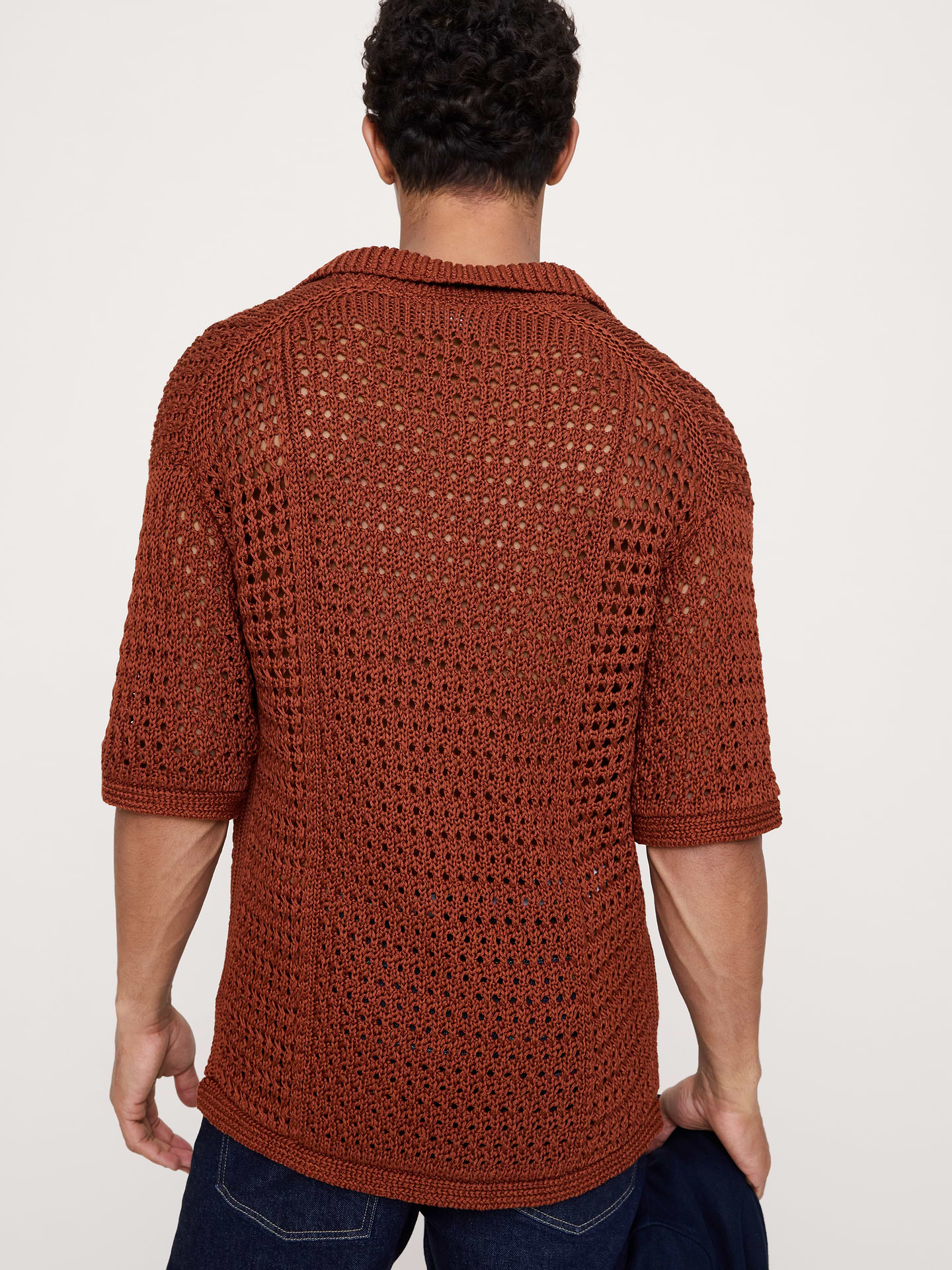 L'image numéro 2 présente Polo en coton crocheté