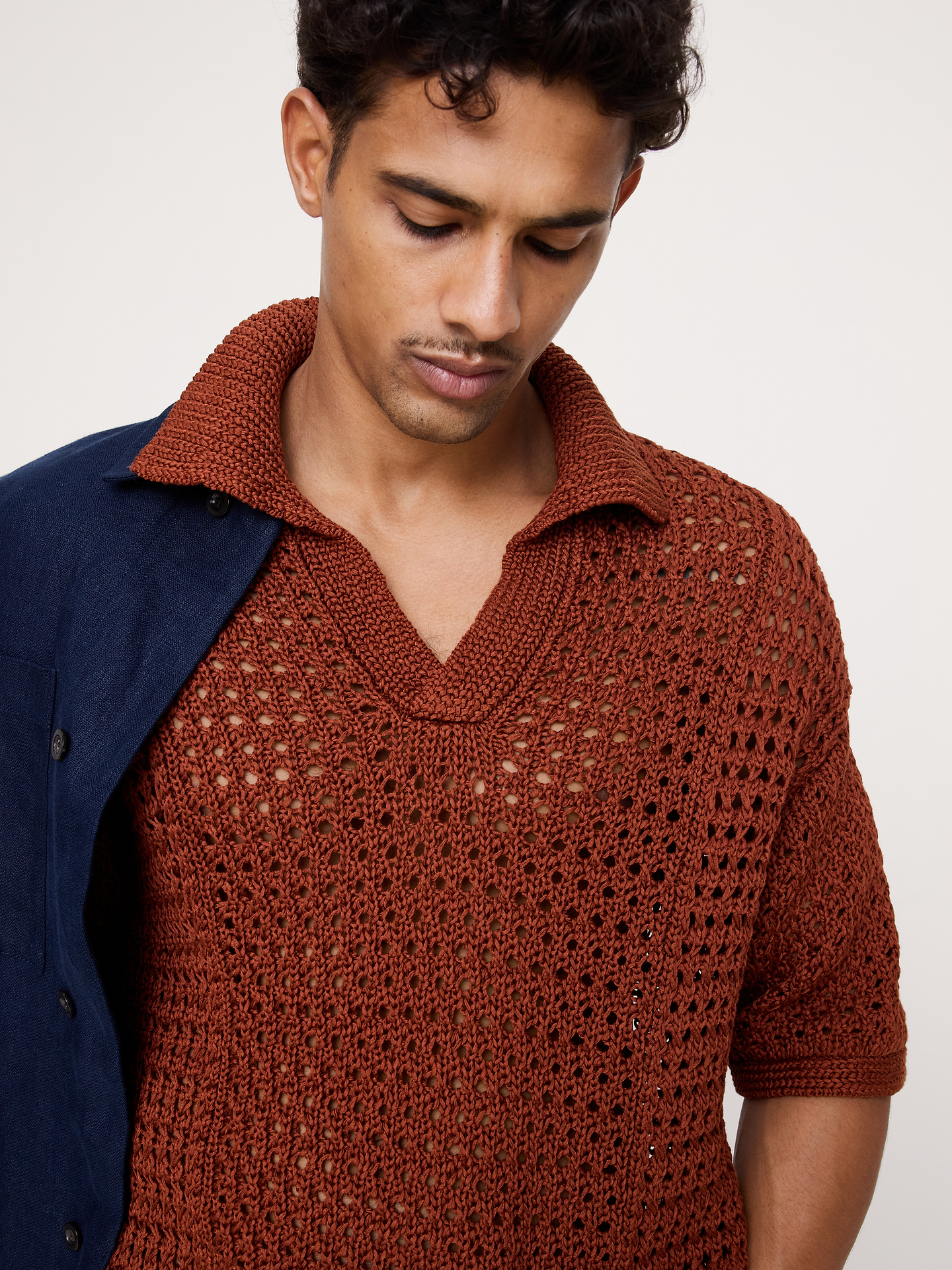 L'image numéro 3 présente Polo en coton crocheté
