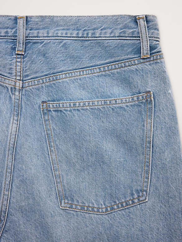 Relaxed-Straight Lightweight Jean
