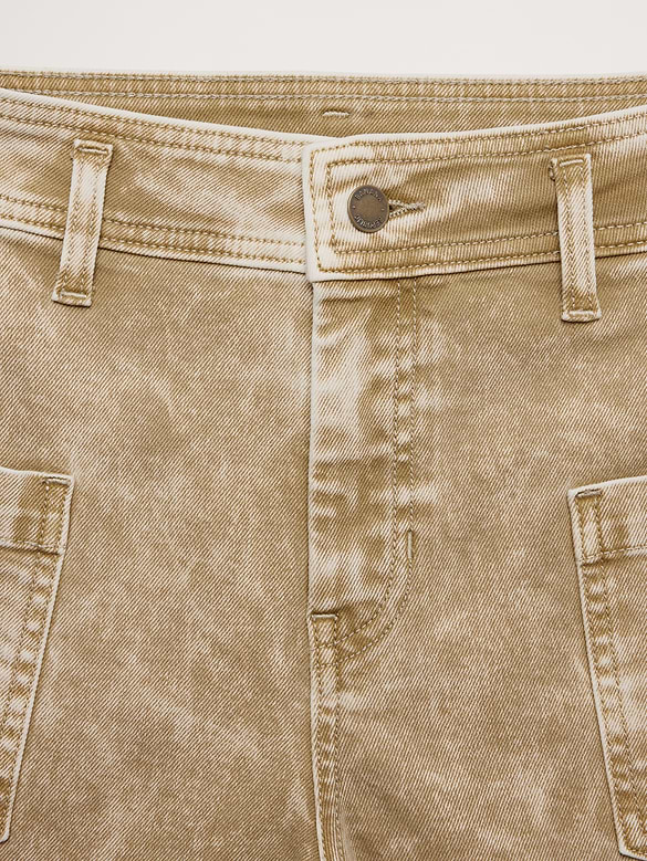Jean à taille haute, jambe large et ourlet brut