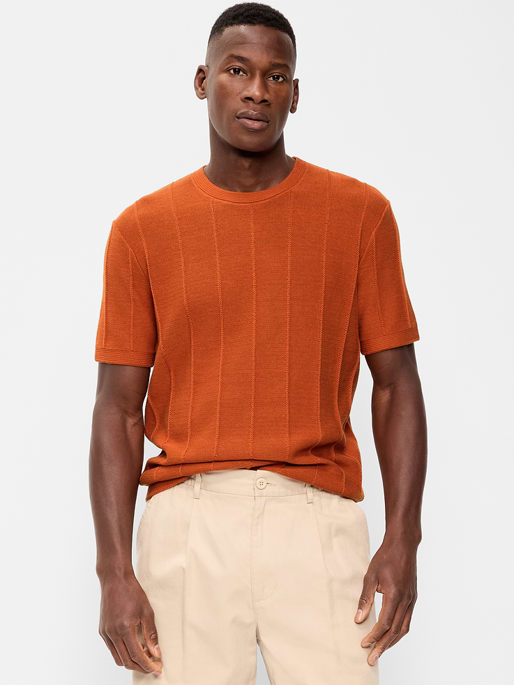 L'image numéro 1 présente T-shirt en tricot décontracté