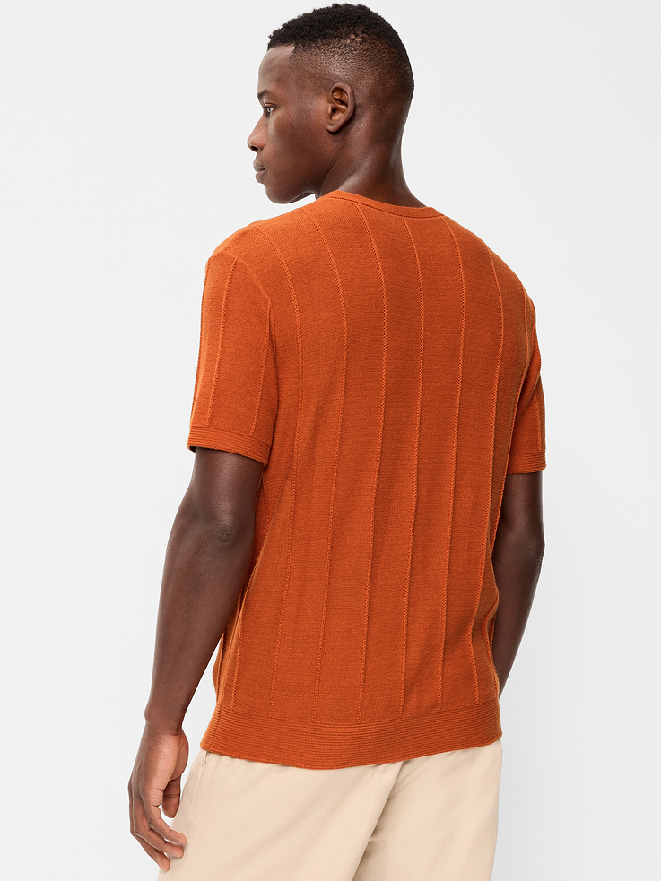 L'image numéro 2 présente T-shirt en tricot décontracté