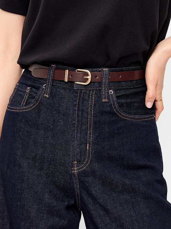Ceinture étroite classique en similicuir