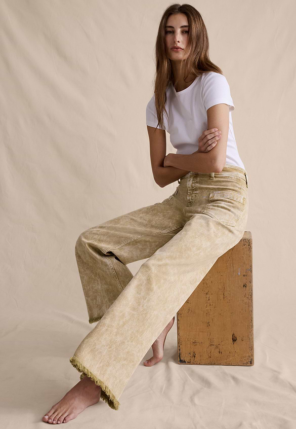 Jean à taille haute, jambe large et ourlet brut