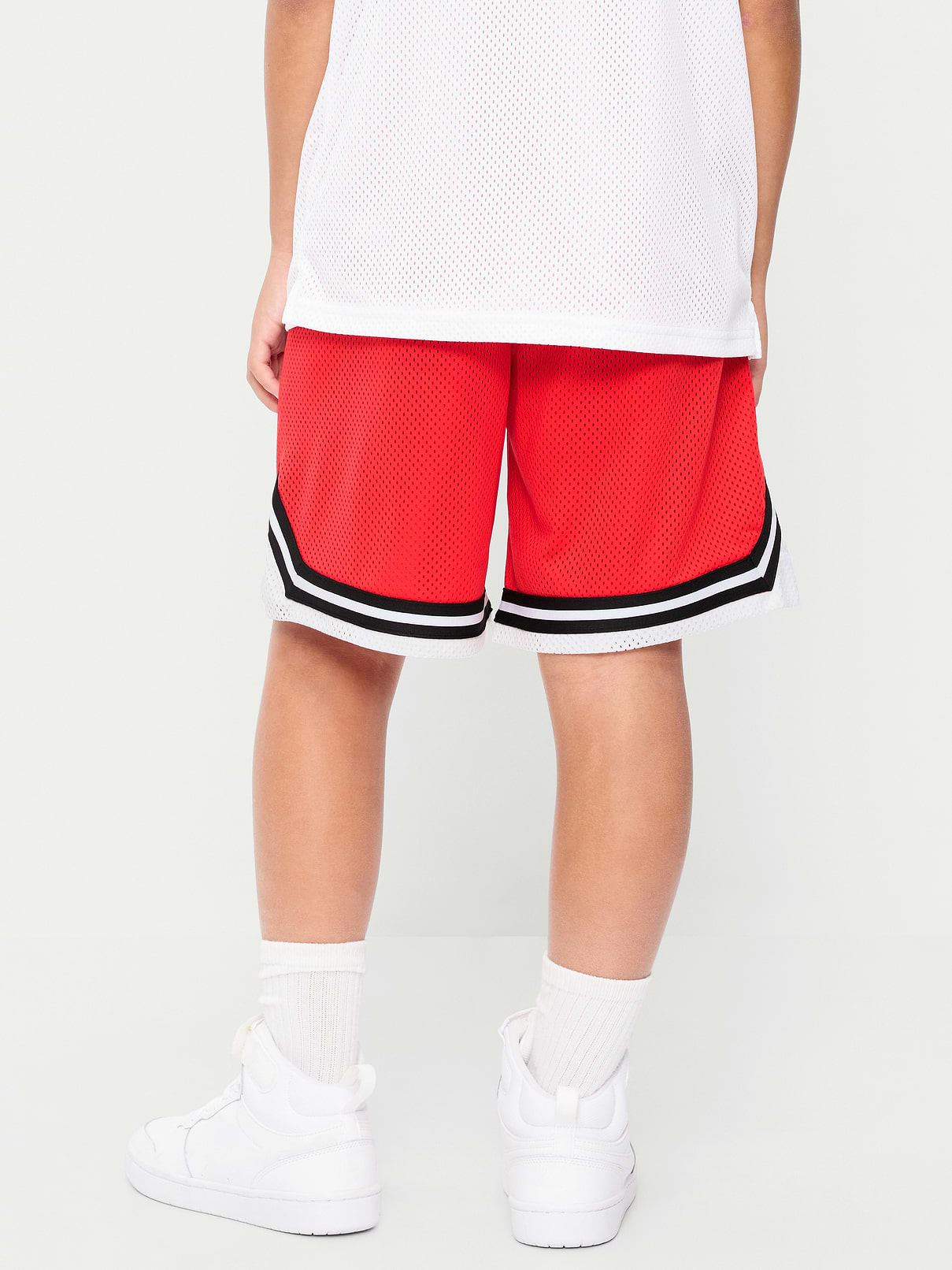 L'image numéro 2 présente Short de basketball en maille, longueur genou pour garçon