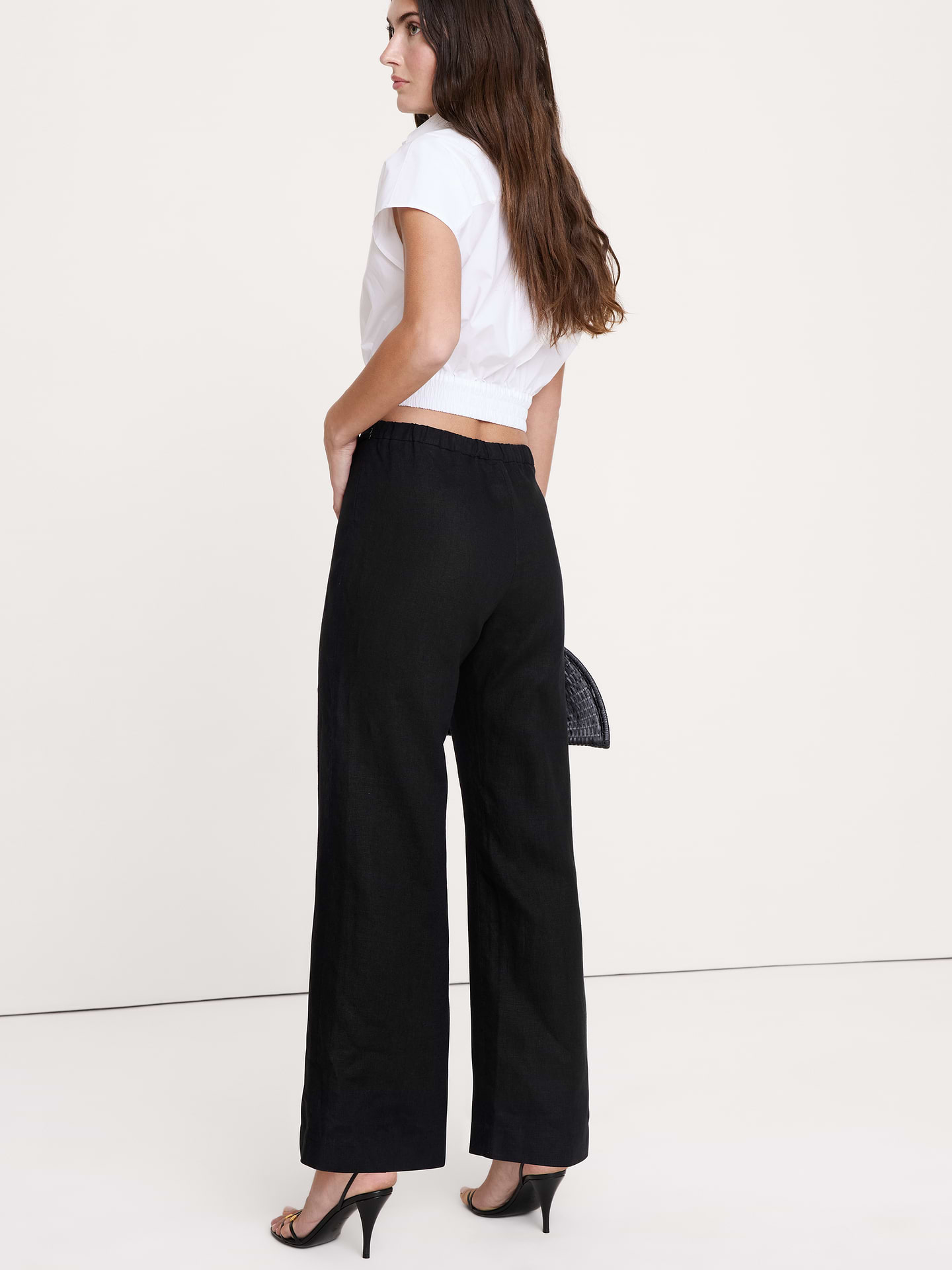 L'image numéro 6 présente Pantalon évasé longueur cheville à taille mi-basse en lin