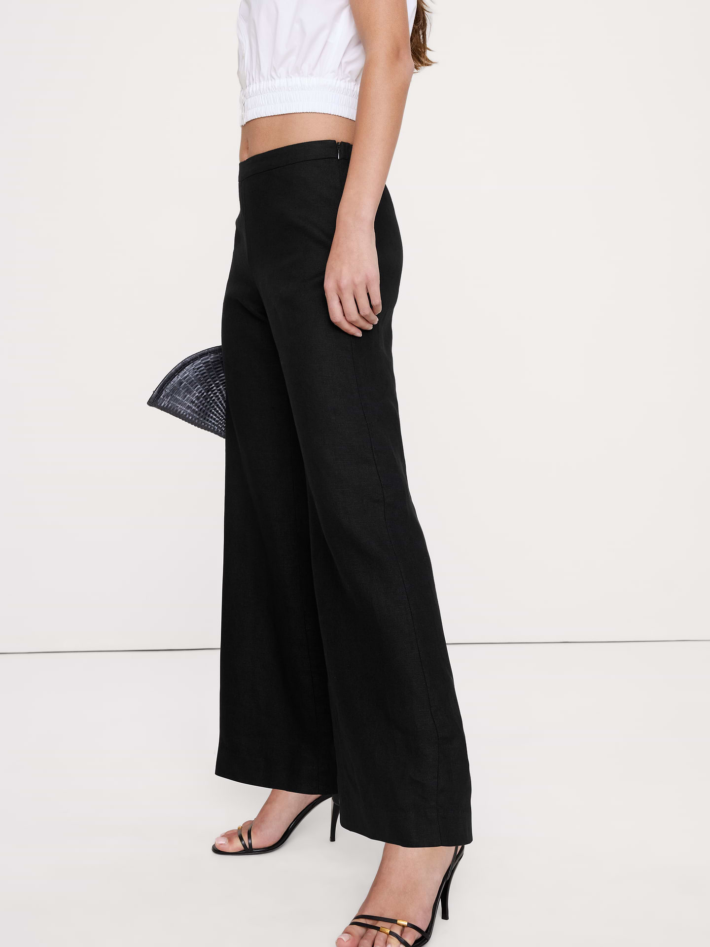 L'image numéro 7 présente Pantalon évasé longueur cheville à taille mi-basse en lin
