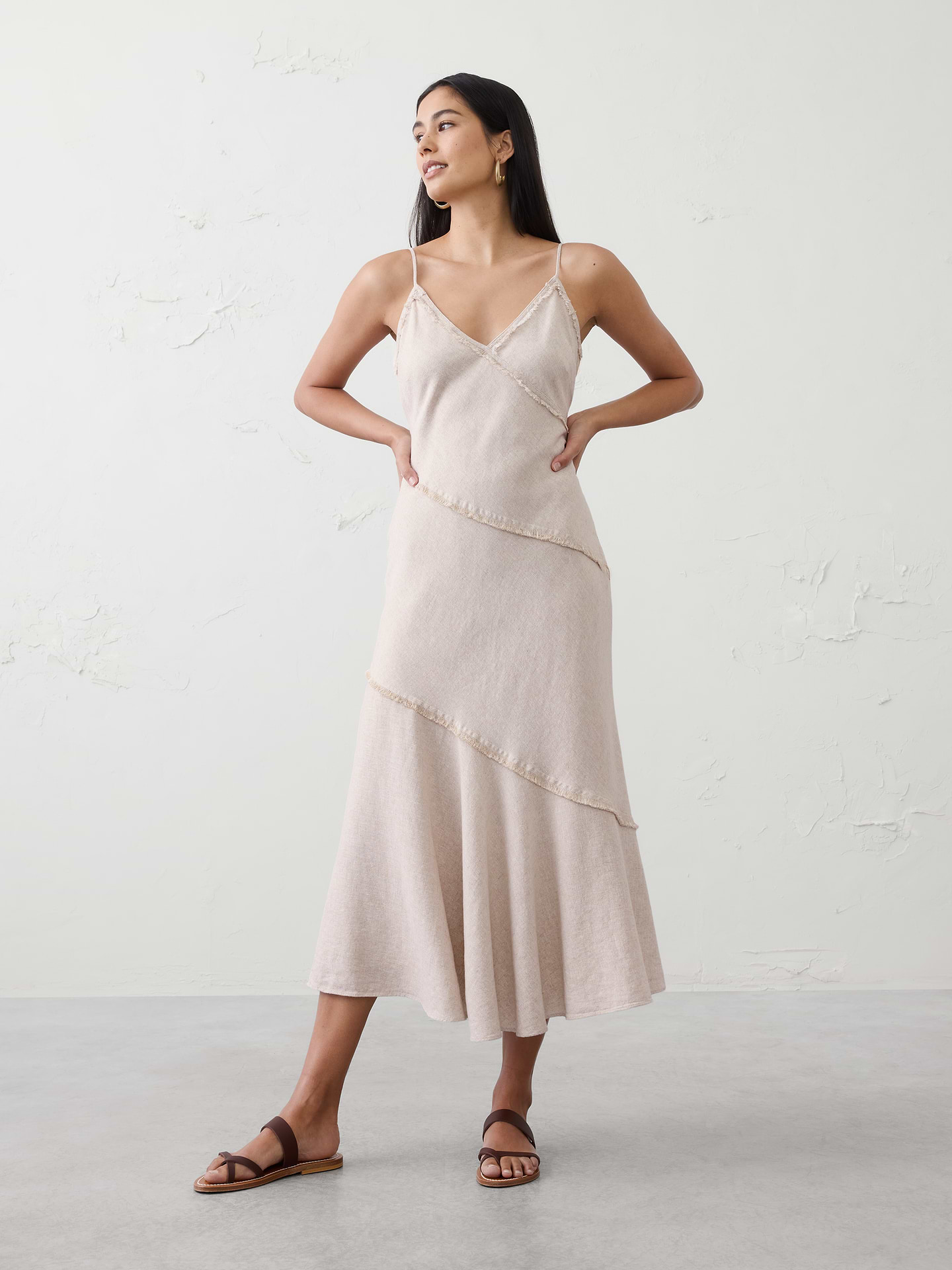 Image 1 of 4, LINEN-BLEND: This light and breathable fabric is a must for those warm days and styles effortlessly for all occasions., V‑neckline with adjustable spaghetti straps. Sleeveless., Asymmetrical diagonal seaming with frayed-edge finish., Soft, flared hem for easy movement., Fully lined., Made exclusively for Banana Republic Factory., Product #857737