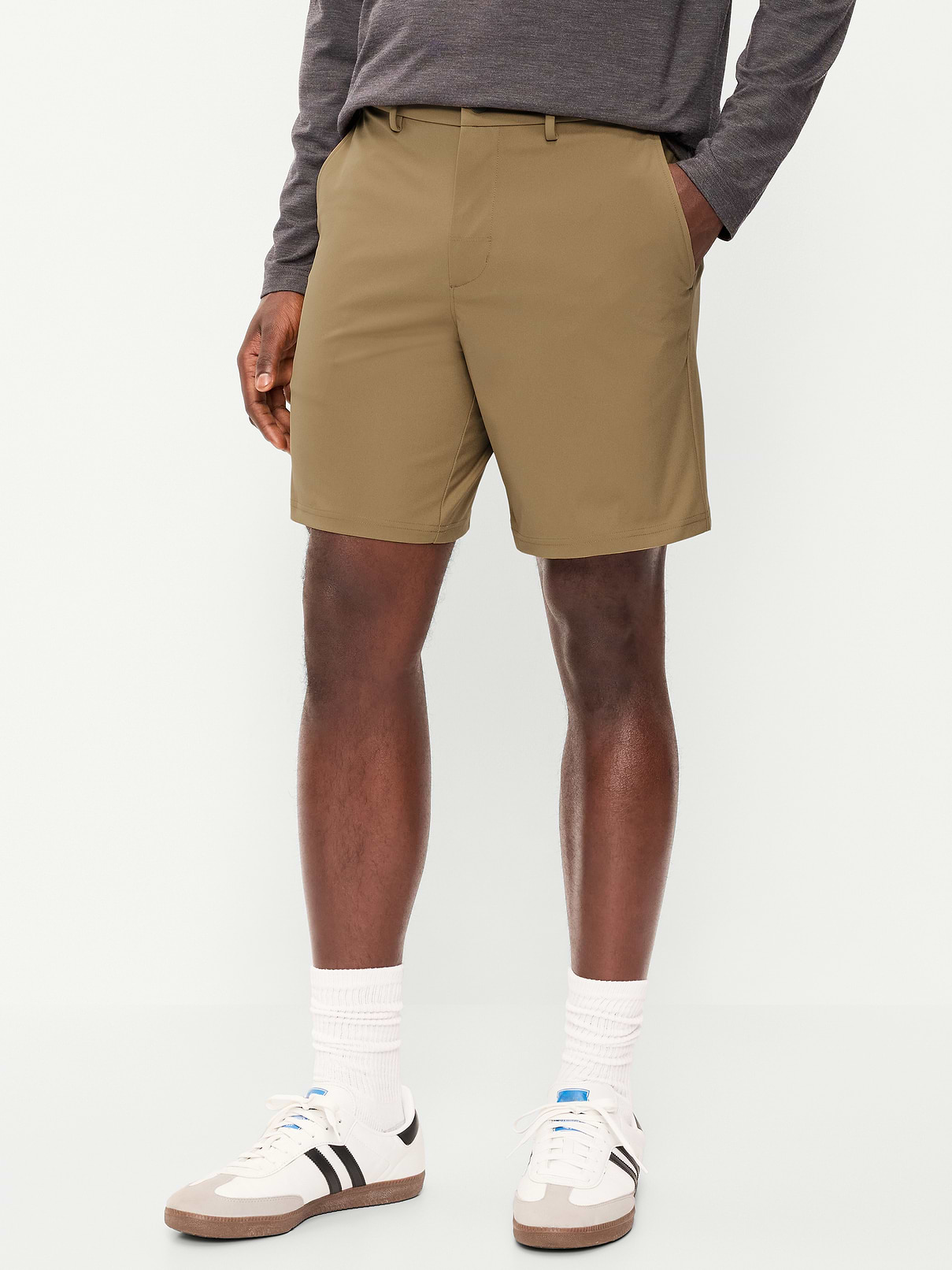 L'image numéro 1 présente Short chino Tech hybride, entrejambe de 20 cm