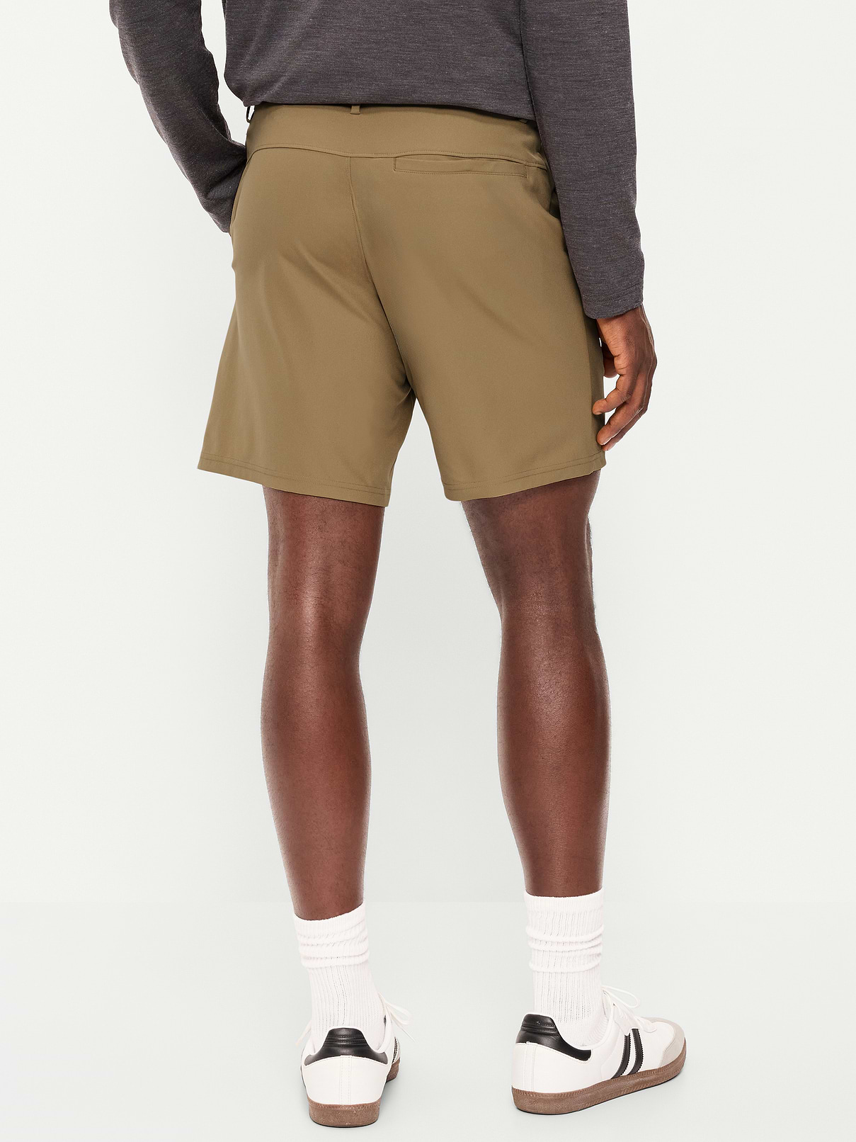 L'image numéro 2 présente Short chino Tech hybride, entrejambe de 20 cm