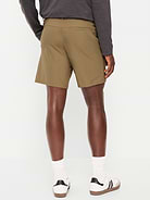 L'image numéro 2 présente Short chino Tech hybride, entrejambe de 20 cm
