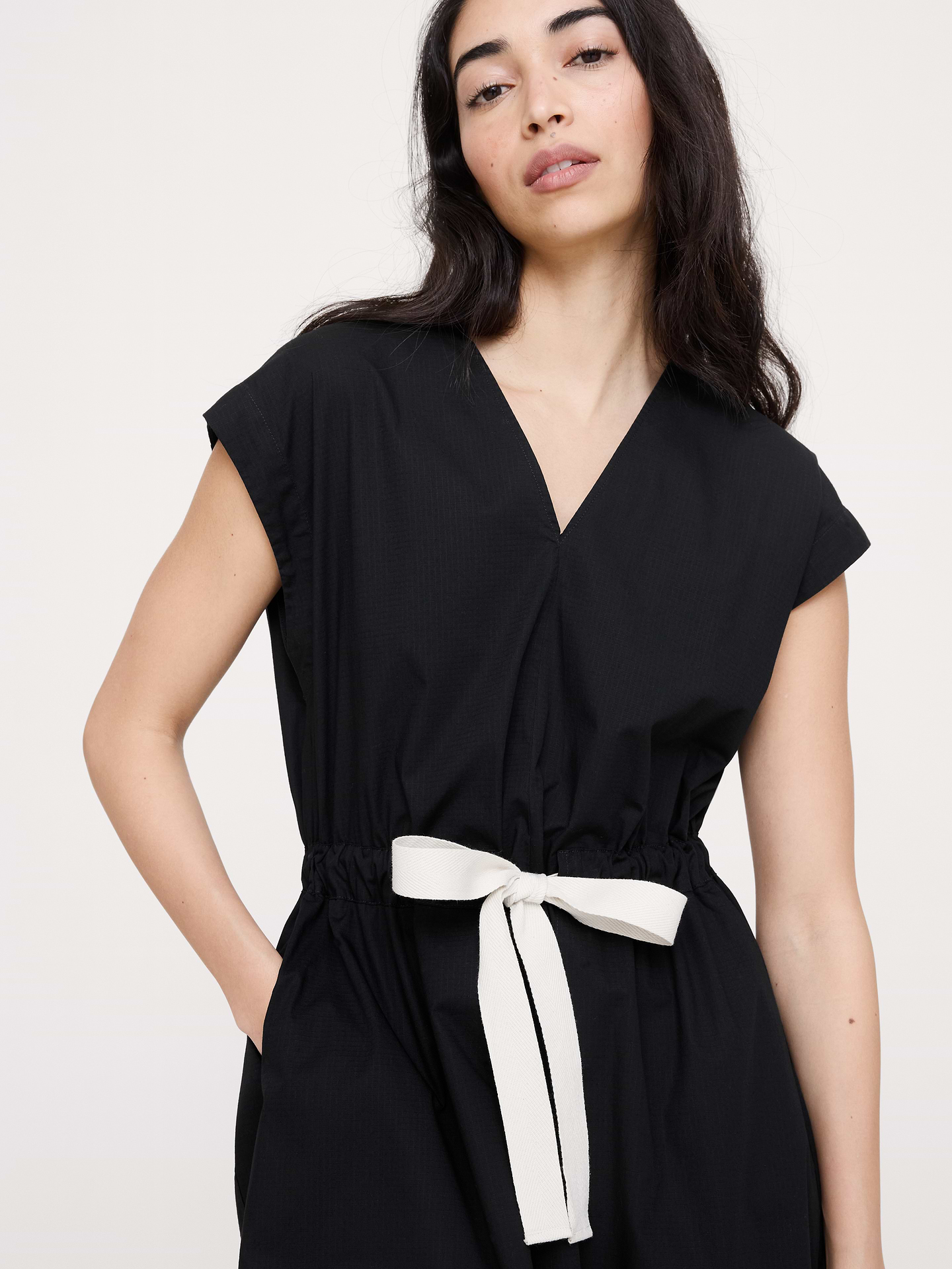 L'image numéro 6 présente Robe longue en coton extensible à taille nouée