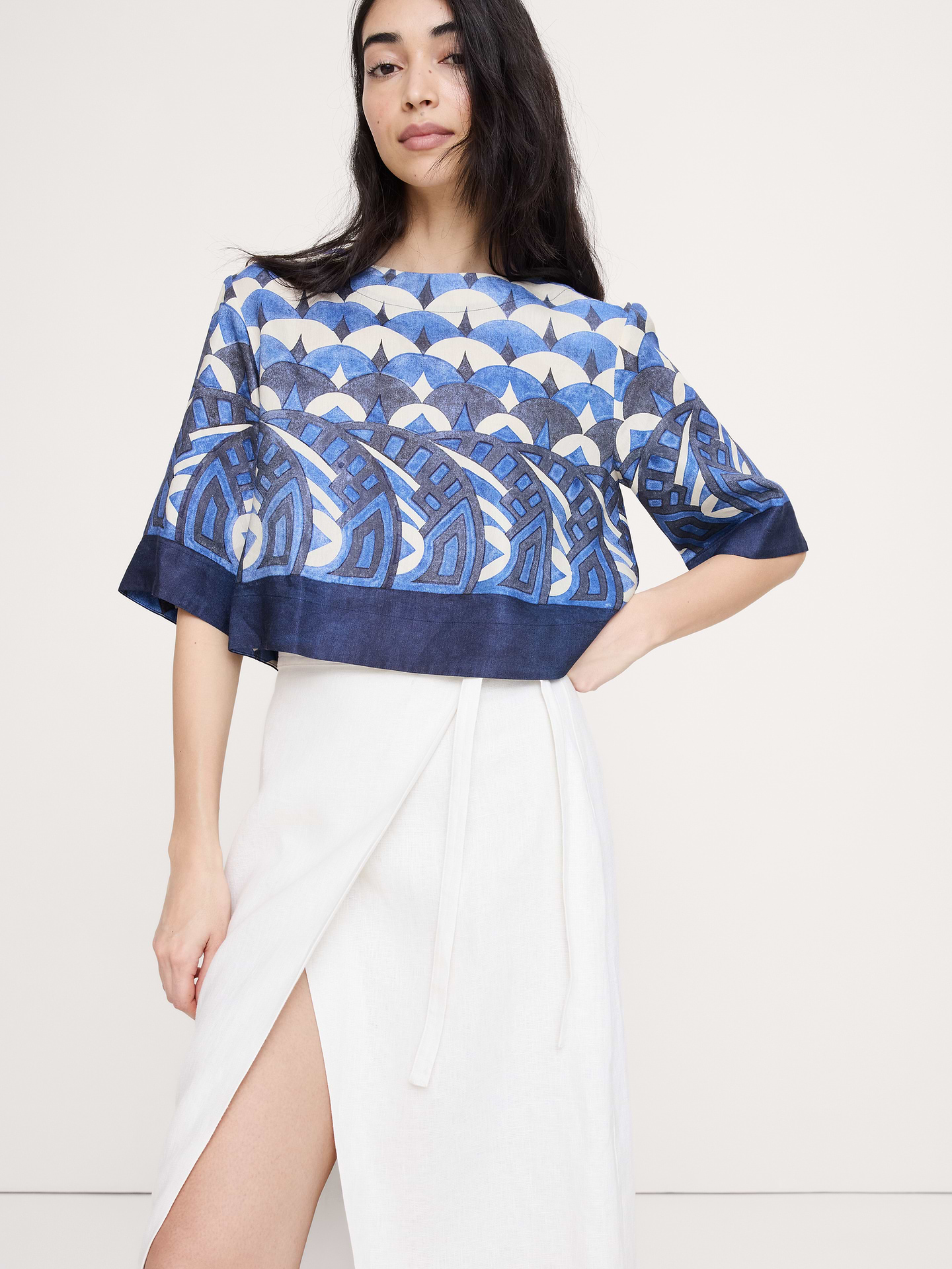 Image number 1 showing, Viscose-Linen Boat-Neck Cropped Top
