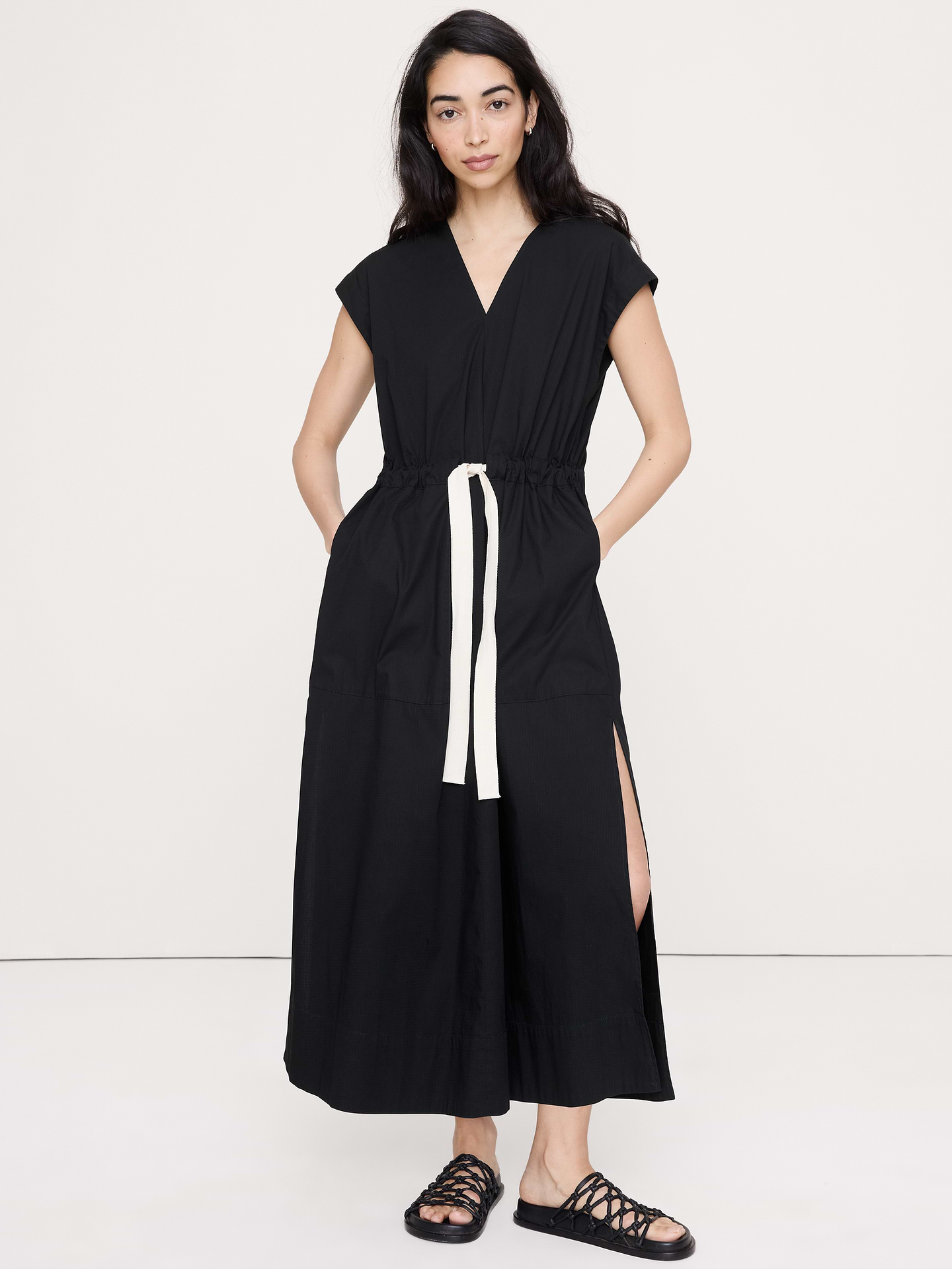 L'image numéro 1 présente Robe longue en coton extensible à taille nouée