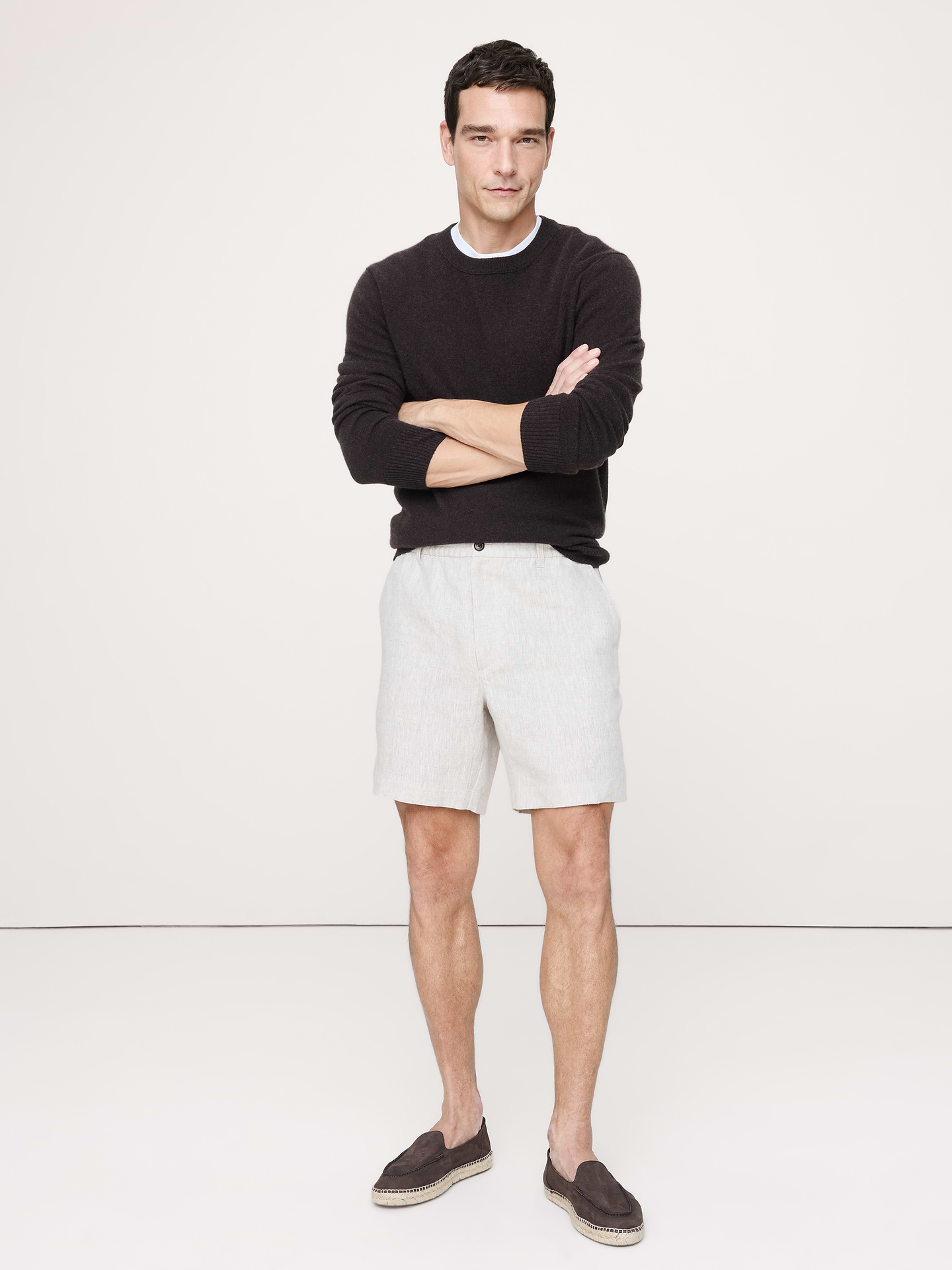 Image 1 of 1, Relax, it's linen. We kept the fit of these pull-on shorts easy, but added a fully functional fly. Crafted from premium 100% linen—a best-seller because it stays cool and crisp even in heat and humidity., Standard fit: Mid rise. Straight through hip and thigh with a straight leg., Zip fly with button closure and belt loops. Internal drawstring., Concealed elastic waistband for a custom fit., Front and back pockets., Unlined, Product #865410