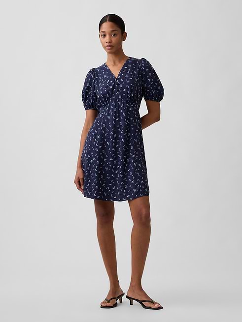 smocked summer dress Maxi Cotton – White Sleeveless Flowy Dress while the square neckline meta-size-chart-madison-james-dresses-size-guide Womens Love & Roses Size:Medium 4-8