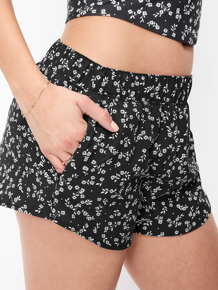 L'image numéro 3 présente Short de course StretchTech à taille mi-basse, entrejambe de 7,5 cm