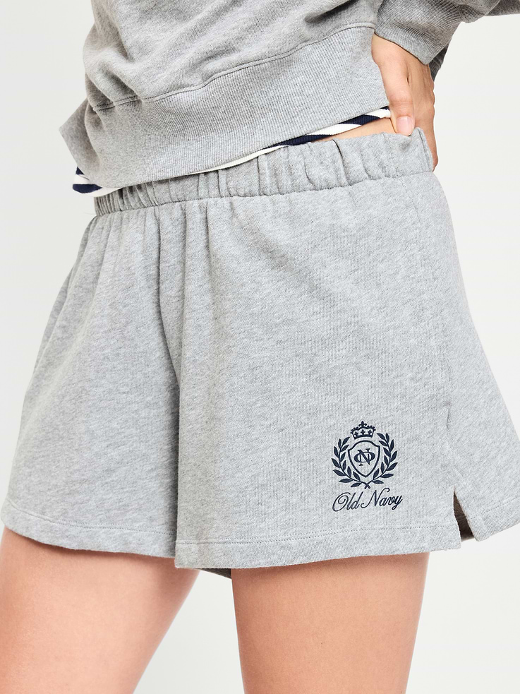 L'image numéro 4 présente Short ample en denim à taille haute à logo, entrejambe de 7,5 cm