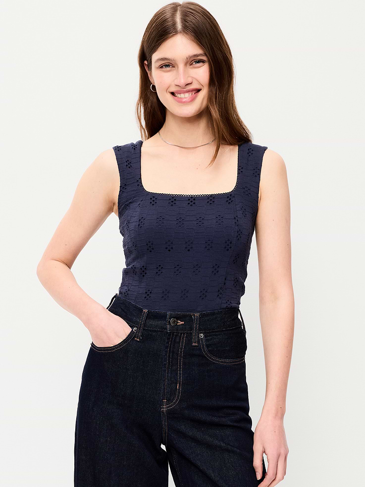 L'image numéro 1 présente Camisole à broderie anglaise à corsage cousu