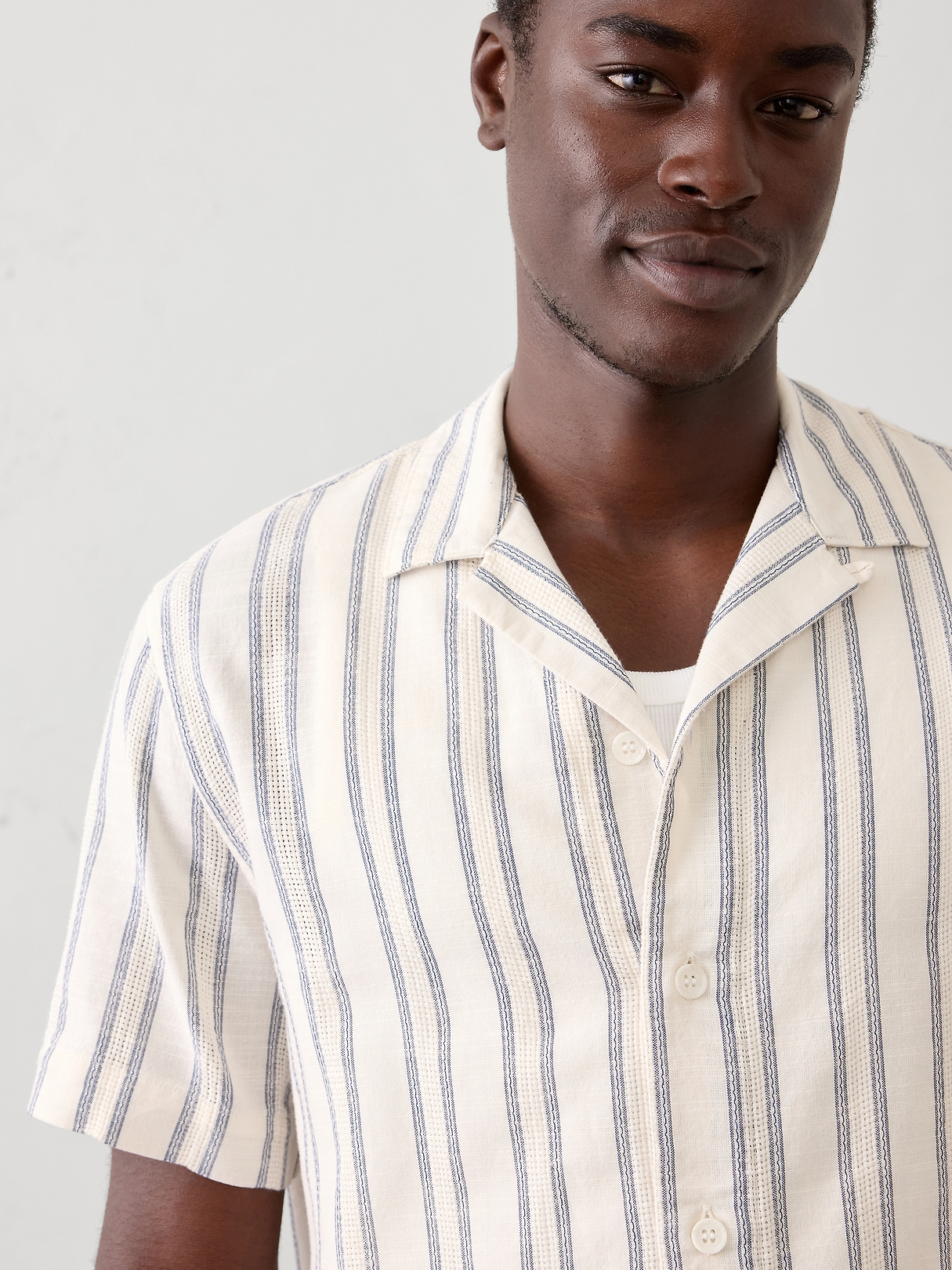 STRIPES FOR CREATIVE ラグランカットソー Standard-Fit Textured Resort Shirt | Banana Republic Factory