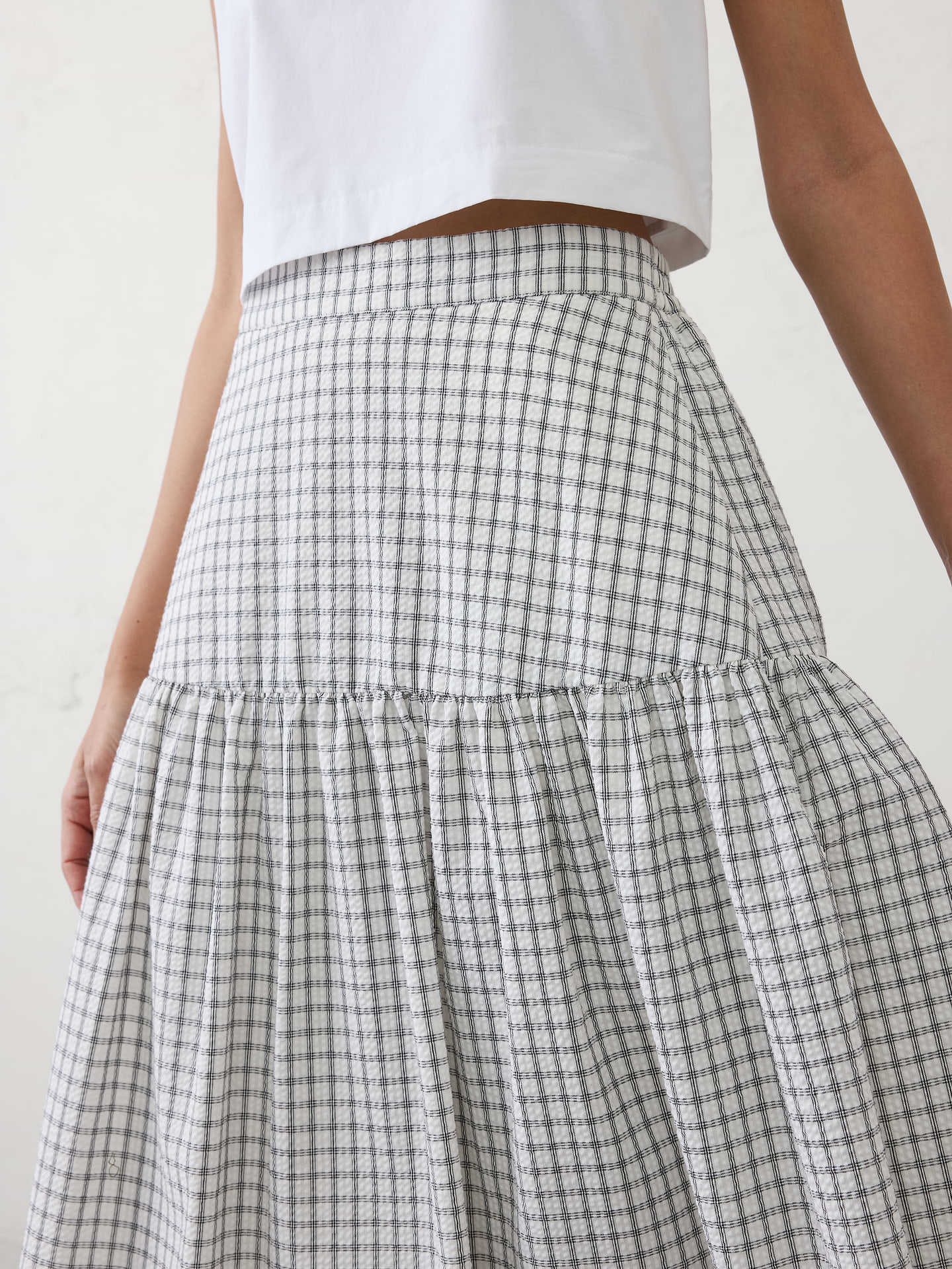 Image number 6 showing, Linen-Blend Tiered Midi Skirt