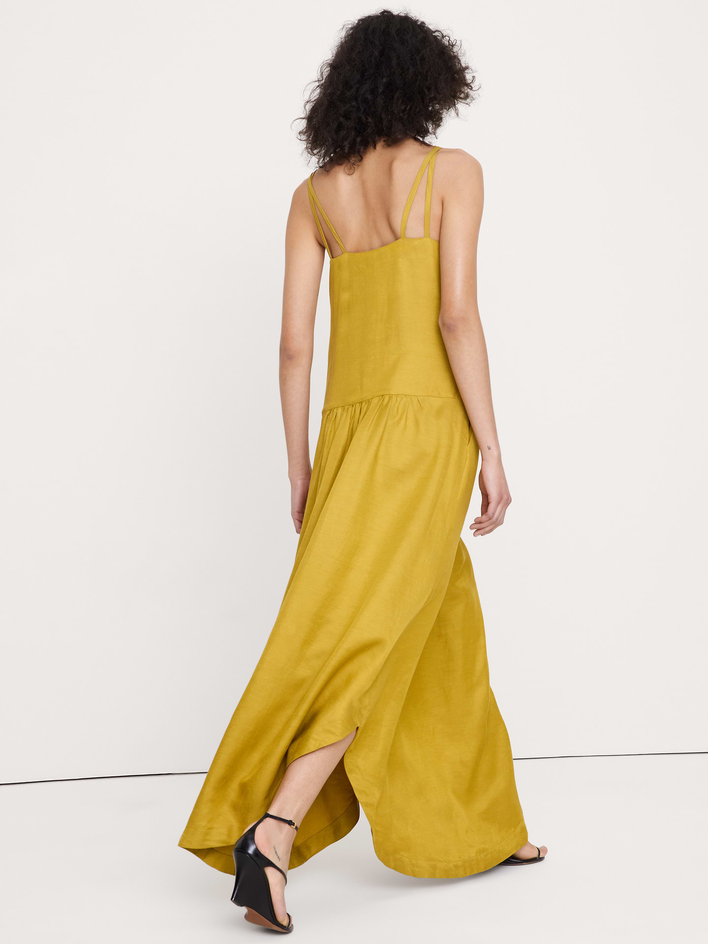 L'image numéro 8 présente Robe longue en lin et viscose à taille basse
