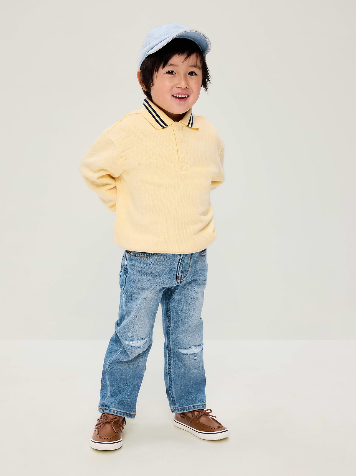 L'image numéro 1 présente Jean droit en denim extensible et déchiré pour tout-petit