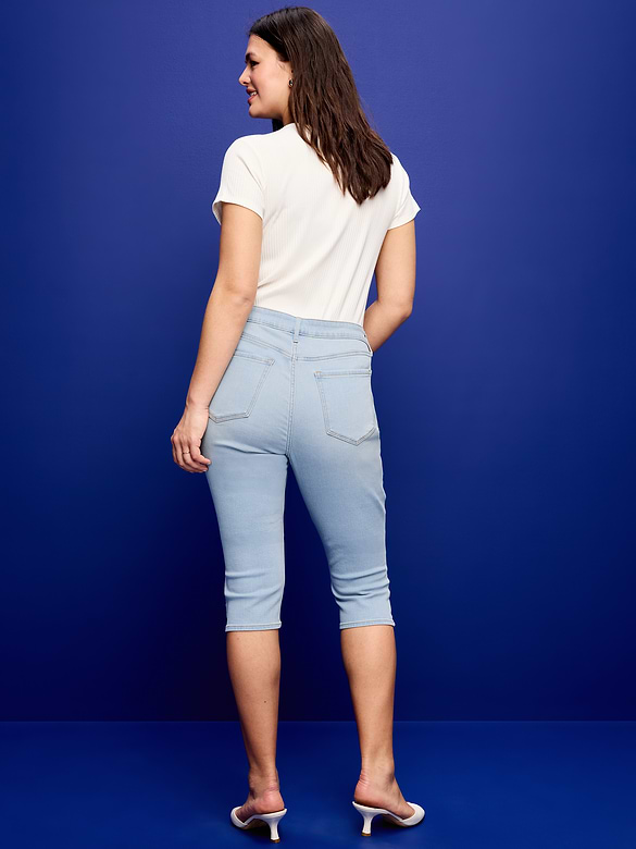 High-Waisted Wow Capri Jeans