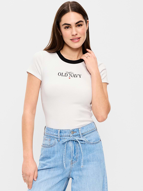 T-shirt court moulant