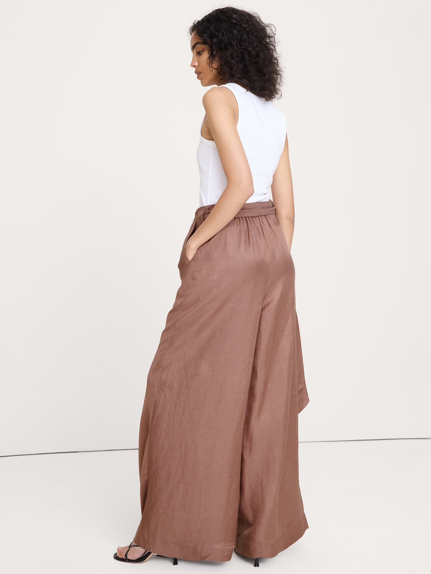 L'image numéro 3 présente Pantalon-jupe en lin et viscose