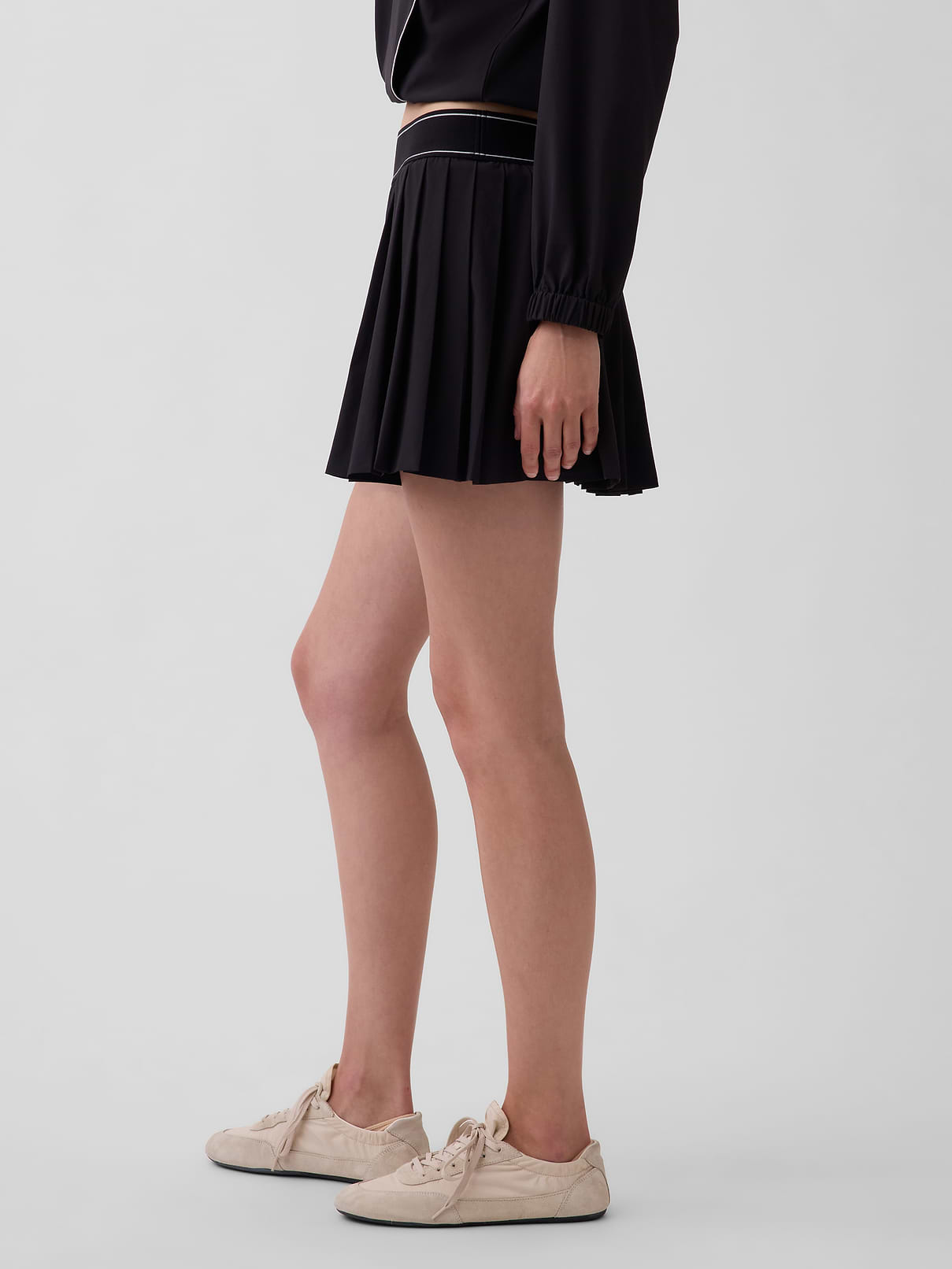 Image number 3 showing, GapFit Tech Pleated Exercise Skort