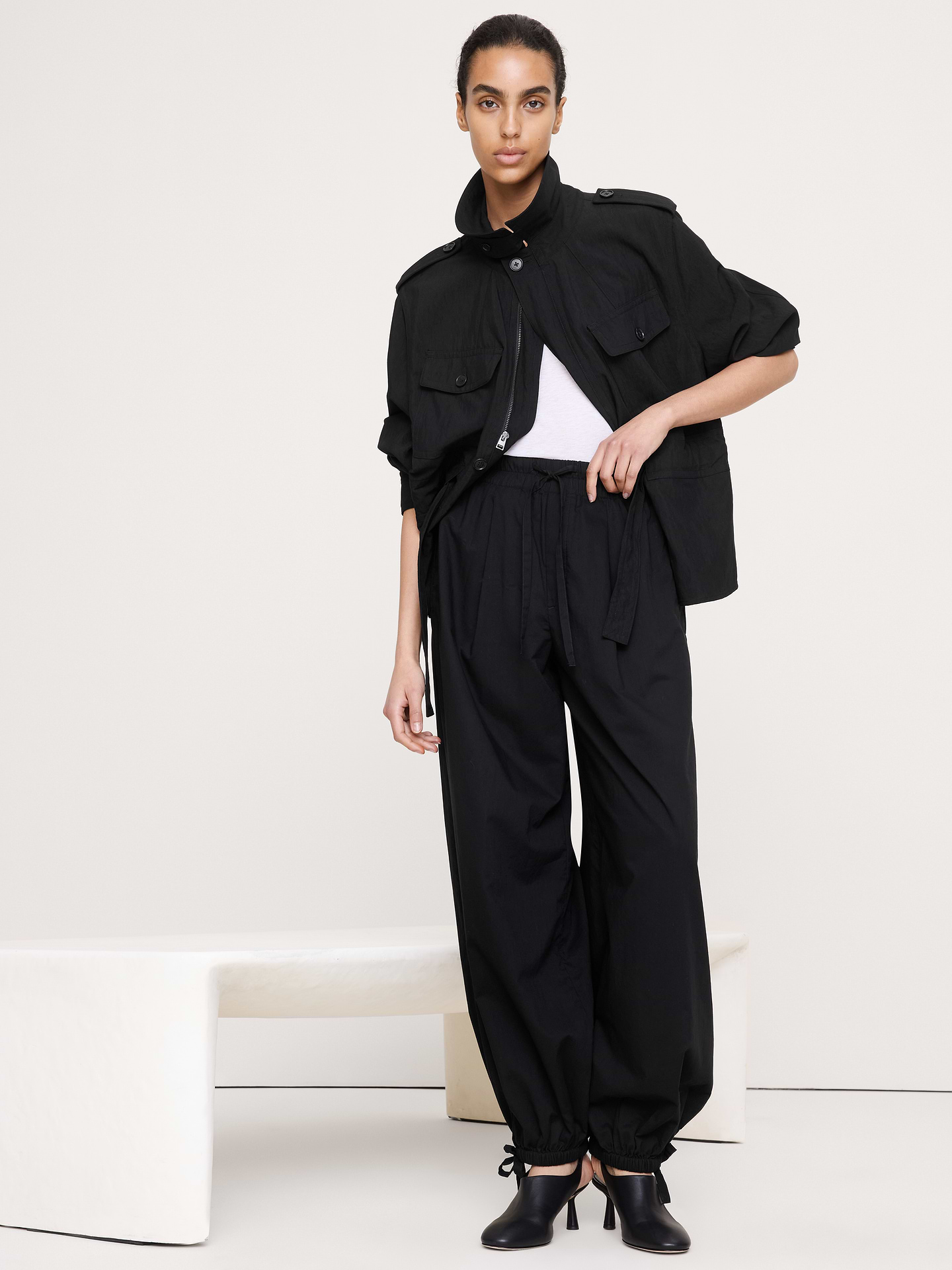 L'image numéro 1 présente Pantalon ample en coton léger