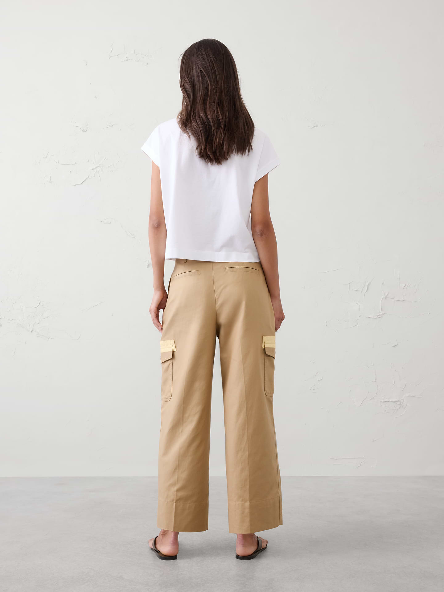 L'image numéro 8 présente Pantalon jambe large court à taille haute