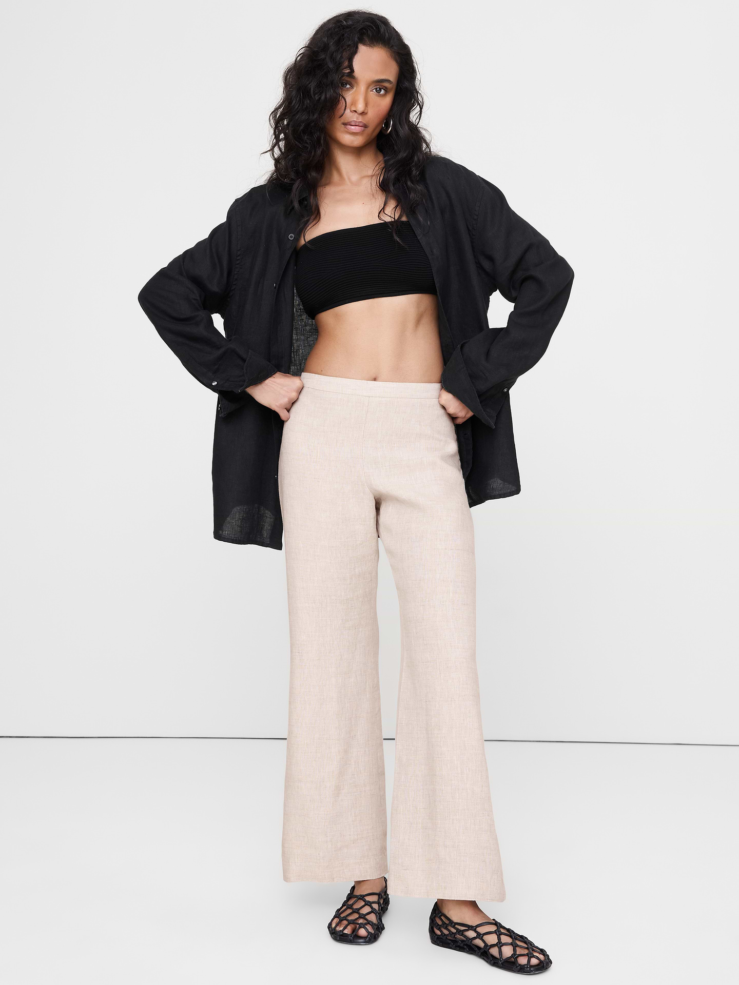 L'image numéro 1 présente Pantalon évasé longueur cheville à taille mi-basse en lin