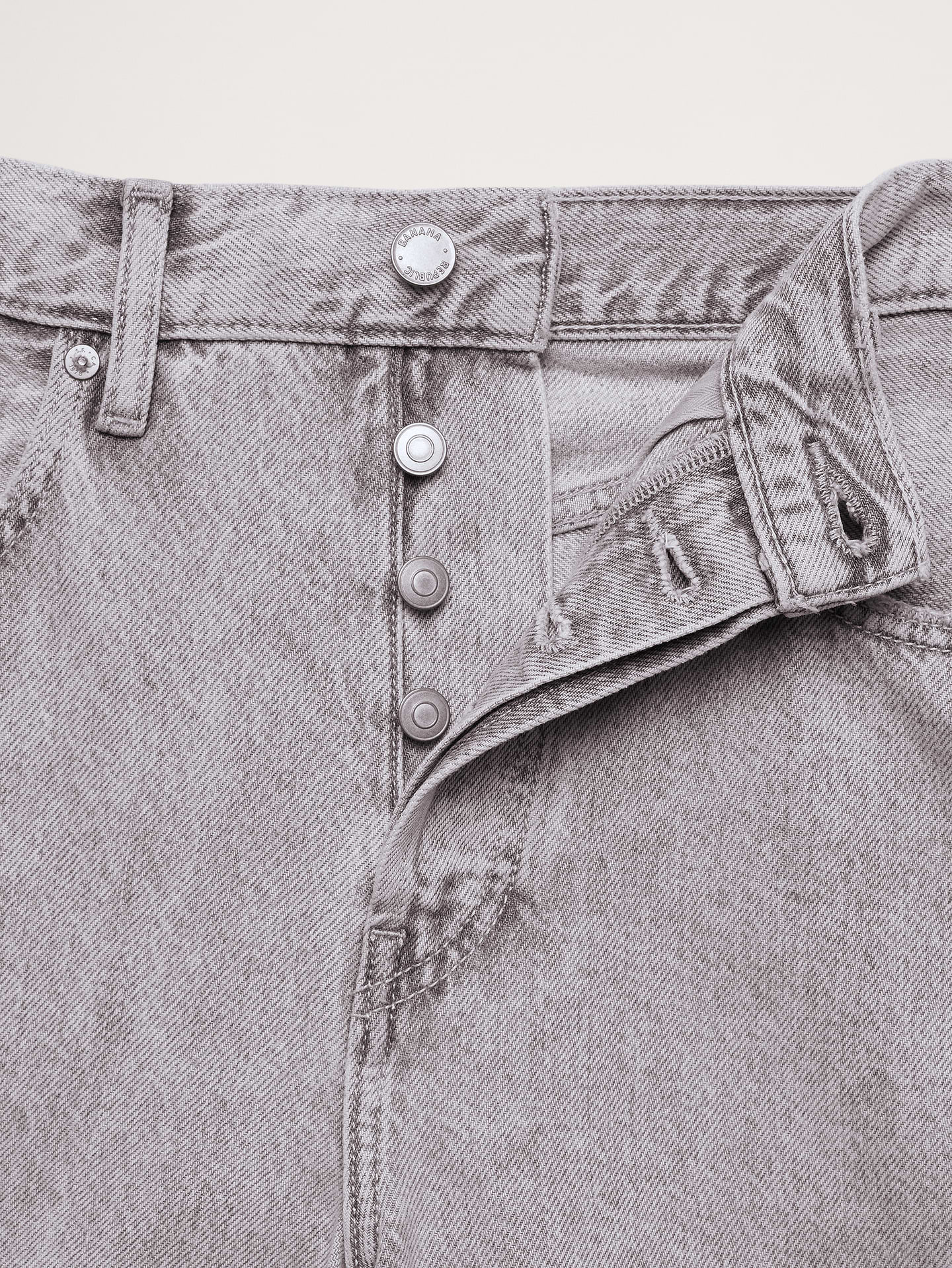 L'image numéro 7 présente Jean droit ample à taille mi-basse en tissu léger