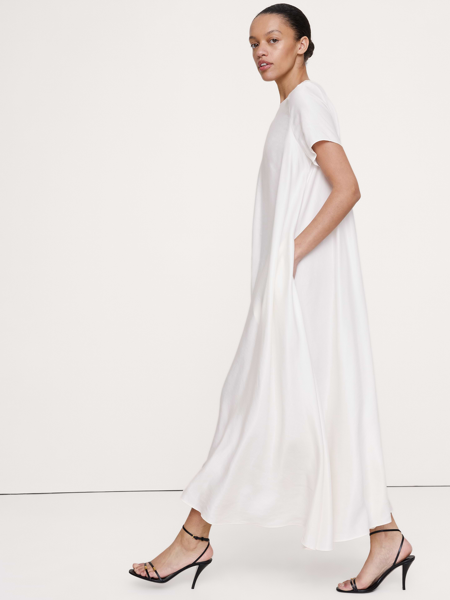 L'image numéro 8 présente Robe trapèze longue en lin et viscose