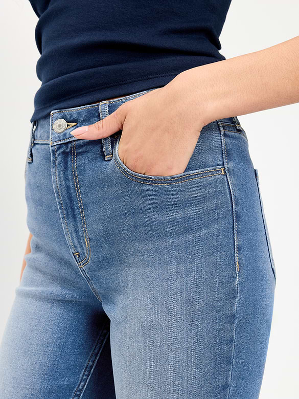 High-Waisted Wow Capri Jeans