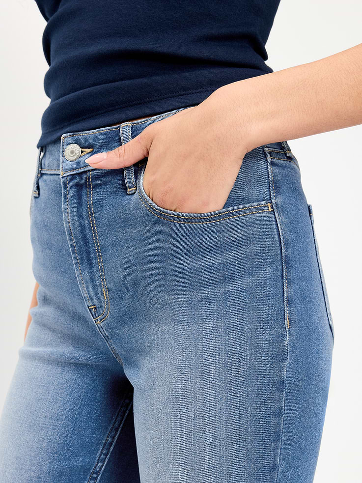 Image number 5 showing, High-Waisted Wow Capri Jeans
