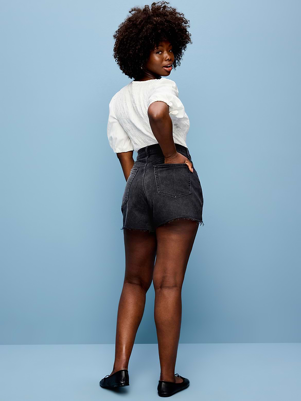 Short OG profilé en denim à taille haute à ourlet coupé, entrejambe de 10 cm